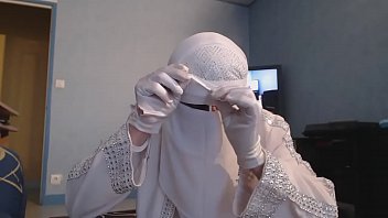 big boobd muslima in niqab